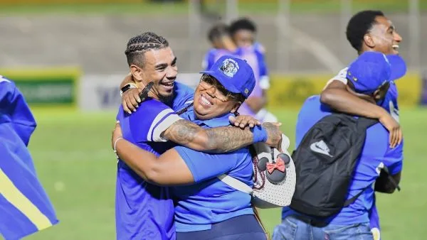 庫拉索球員勝利後擁抱(photo:skysports)/金享娛樂城