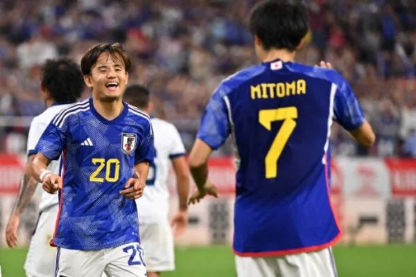 雙翼到位，日本控球開始變得有威脅(photo：
Japanese Football)/金享娛樂城
