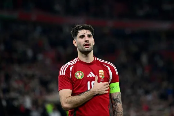 索博斯洛伊在比賽混亂時仍能保持冷靜(photo:fourfourtwo)/金享娛樂城