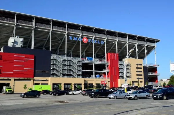 BMO球場周邊有停車場但賽事期間常滿位(photo:wikipedia)/金享娛樂城