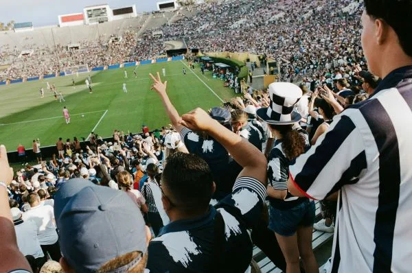 許多球迷都期盼能親眼見證世界盃(photo：airbnb)/金享娛樂城
